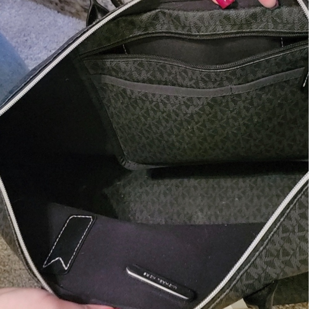 MICHAEL KORS TRAVEL LARGE TOP ZIP TOTE - Picture 5 of 9